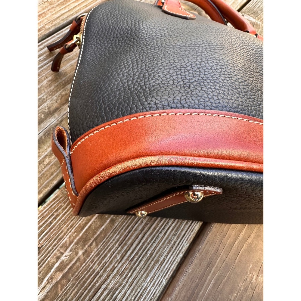 Dooney & Bourke Black British Tan Zip Pebble Grain Leather Dome Handbag - Picture 6 of 11
